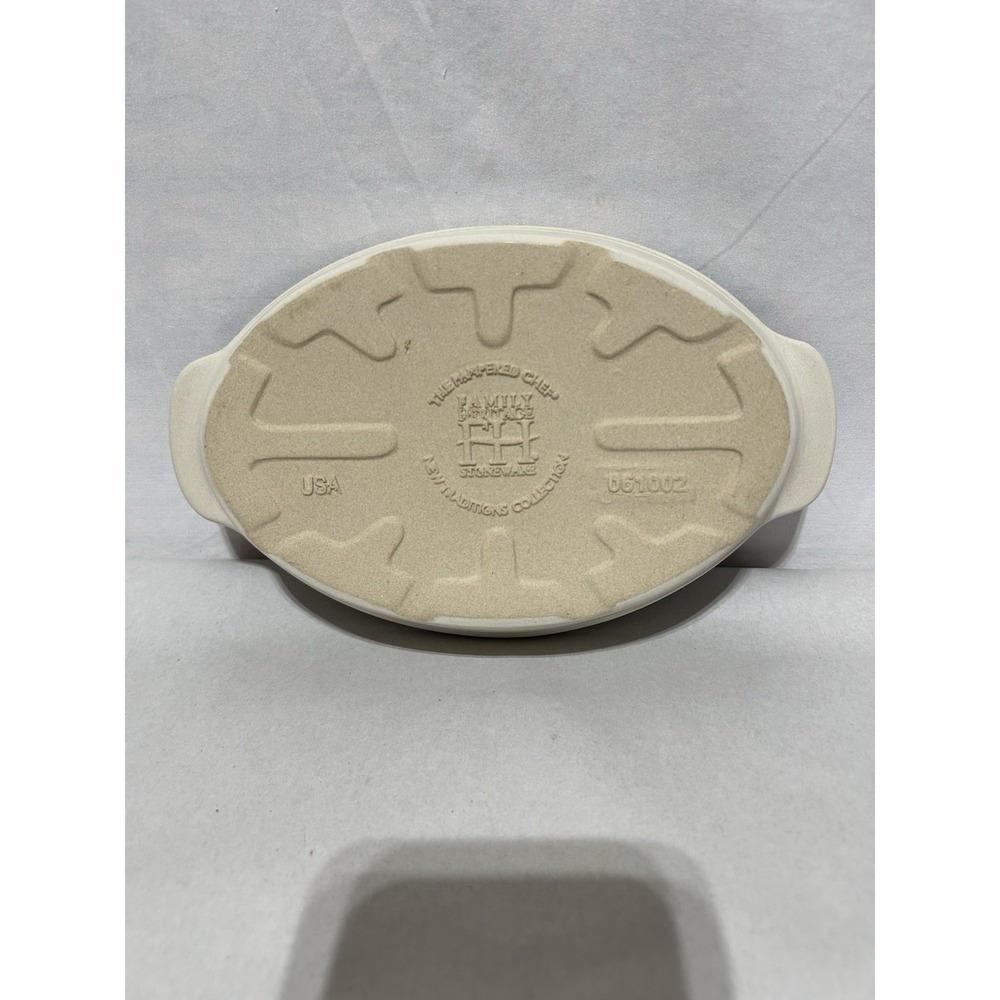 Pampered Chef Family Heritage 8" Cream Beige‎ Oval Stoneware Casserole Dish - Picture 4 of 5